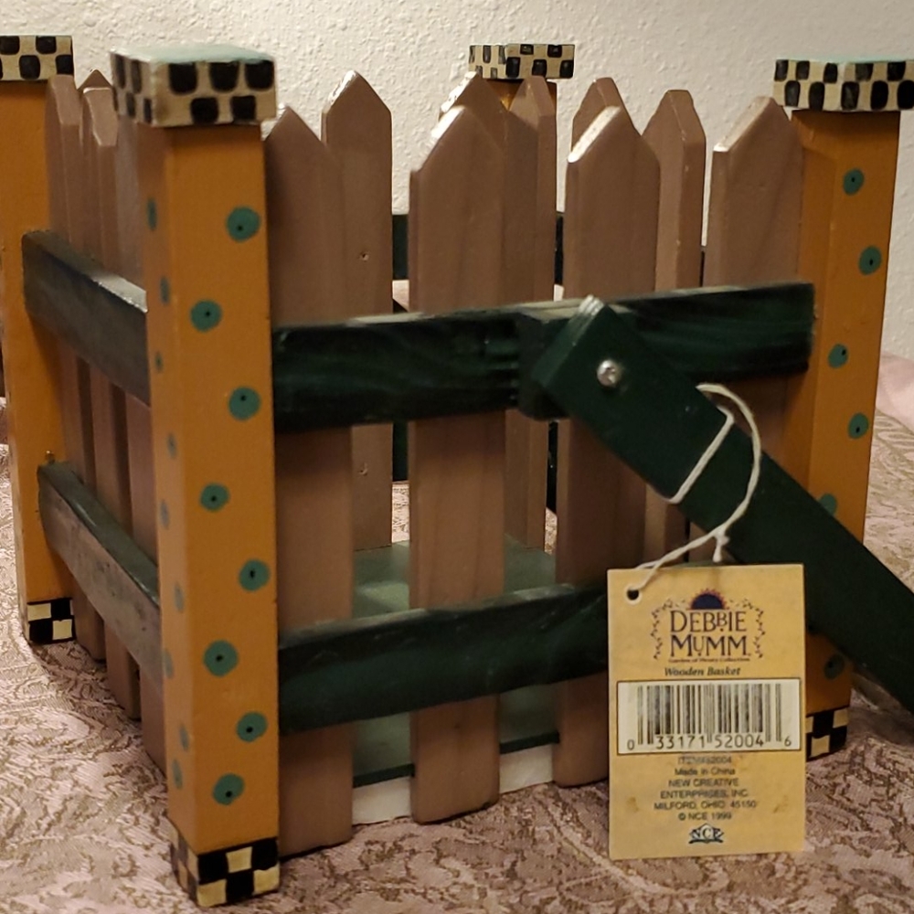 Debbie Mumm Wooden Basket